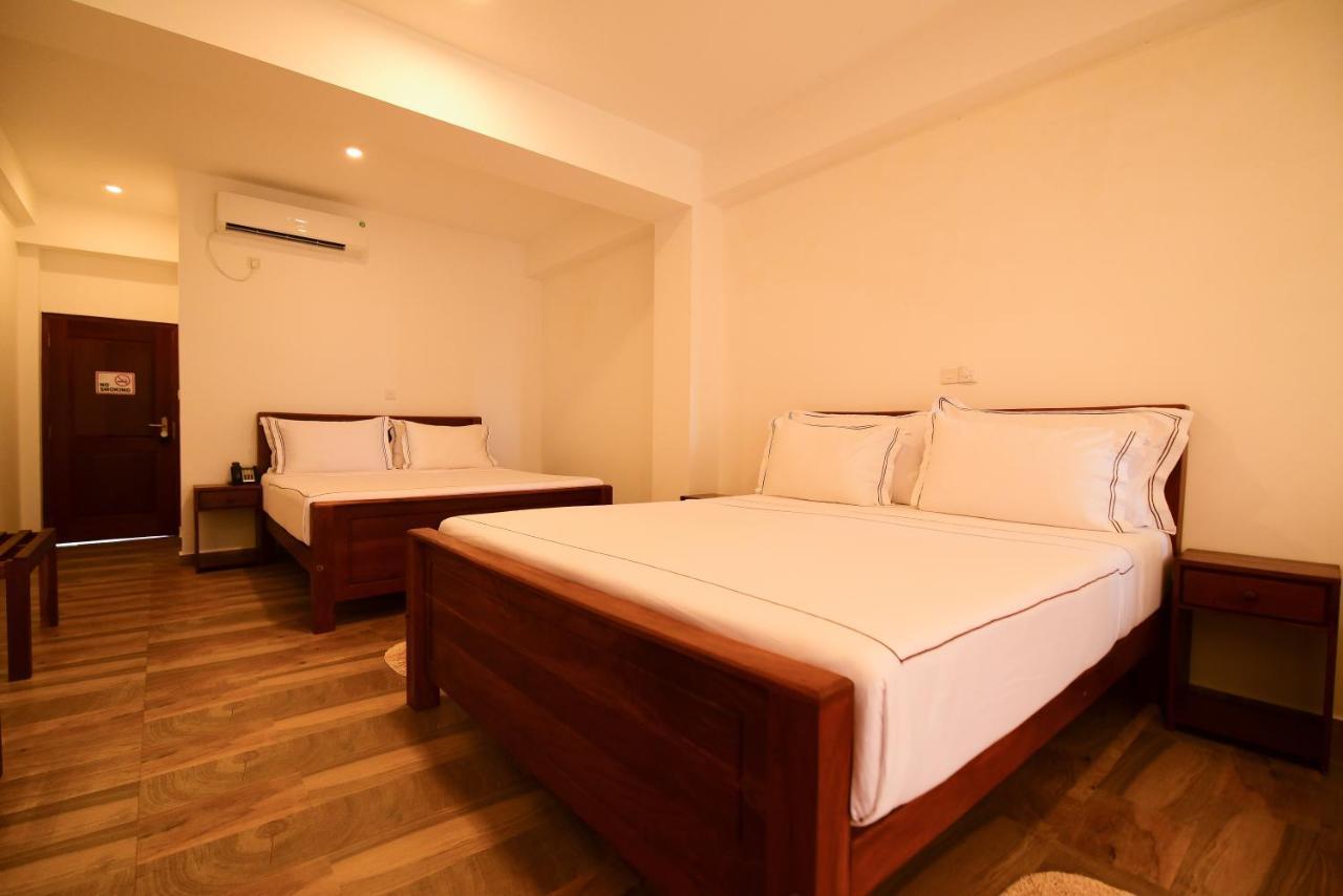 Chaaya Inn Hotel Hikkaduwa Exterior photo